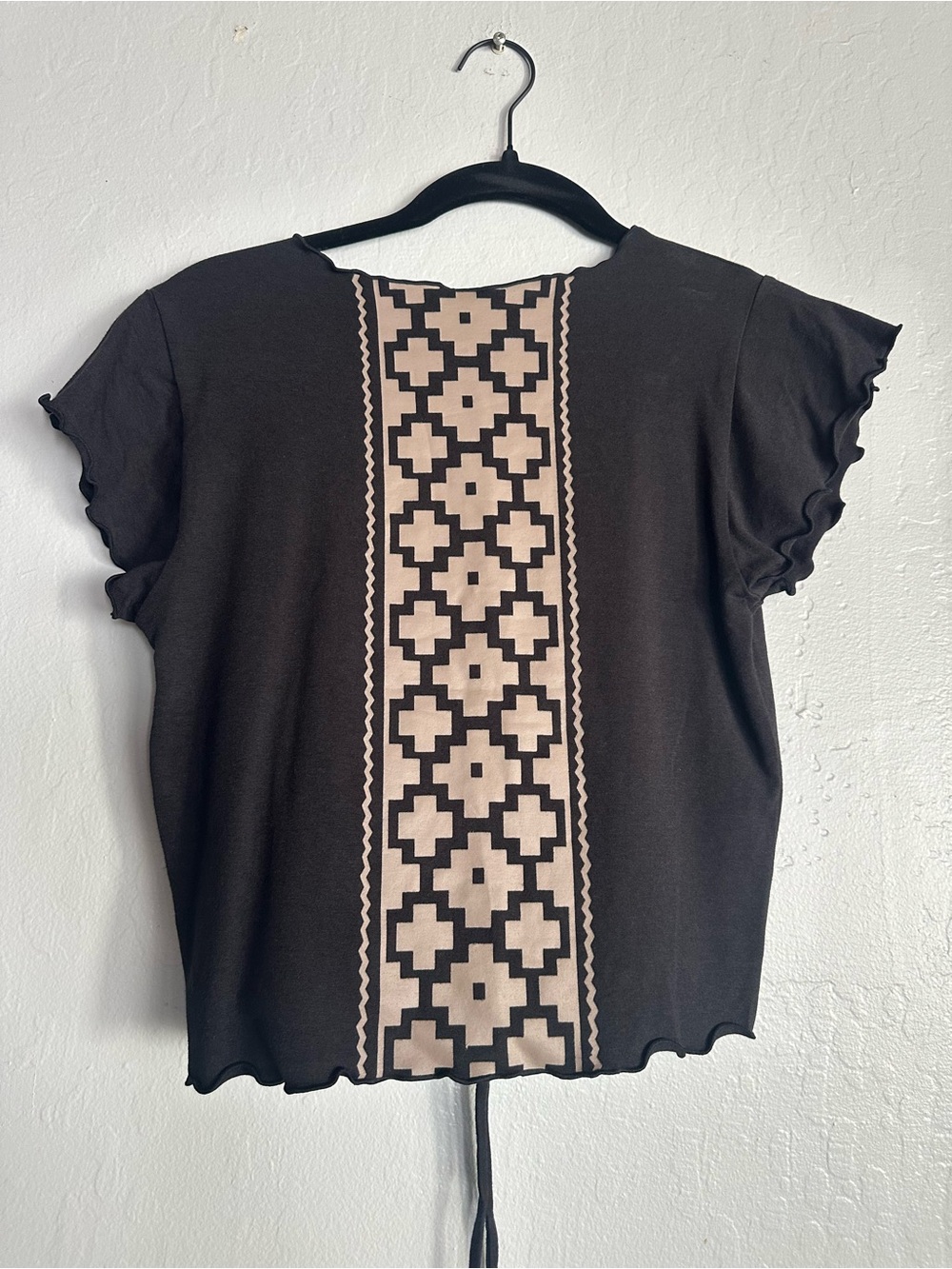 Black Ruched Drawstring V-Neck Crop Top - Women - Picture 2 of 3